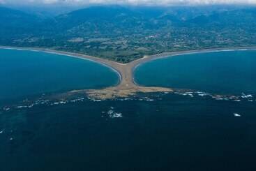 ホテル Elan At Ballena Beach