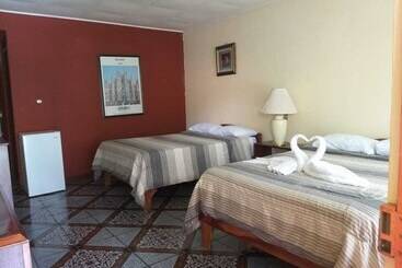 هتل Arenal Volcano View Rooms