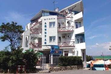 בית מלון כפרי Admiral