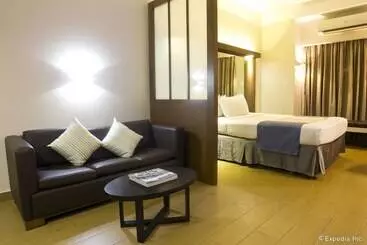 Microtel By Wyndham Acropolis