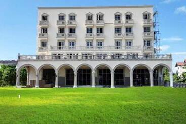 Hotel Via Appia Tagaytay