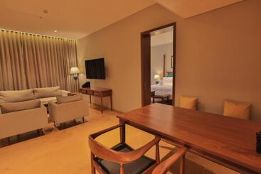 בית מלון כפרי Time Square Resort & Spa Bhuj