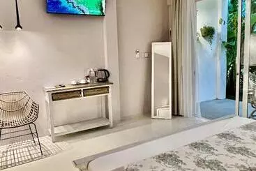 پانسیون Fairytale Inn