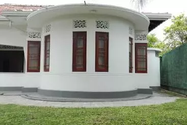 Majatalo Crescent N Cocoon