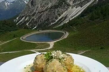 Hotelli Berggasthaus Edelweisshütte Ladurns