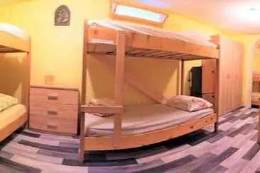 فندق Dragan S Den Hostel
