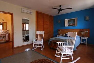 בית מלון כפרי Kira S Boutique