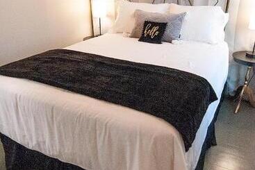 Dabbs Hotel Bed And Breakfast