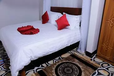 هتل Queen Elizabeth Safari Lodge