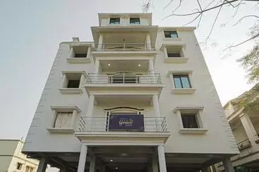 Hotel Capital O La Grace Premium