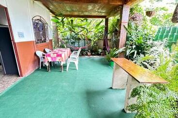 پانسیون Natural Experience House