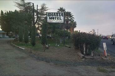 ペンション Room In Lodge  Shasta Motel In Turlock, Ca