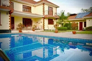 هتل Amani Villa