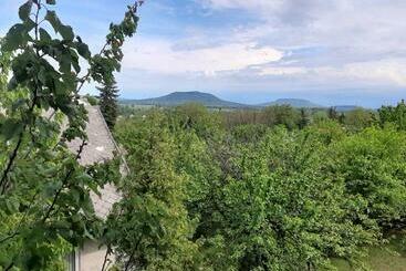 بنسيون Aleksa Apartman