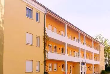 Majatalo Apartmenthaus Home24