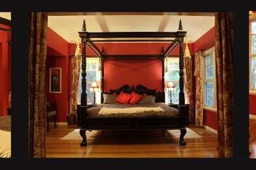 Garden Cottage At Fern Falls Cottages