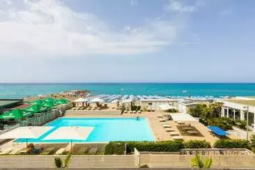 Isa Double Room In Hotel With Swimming Pool In Marina Di Cecina, Just 10 Meters From The Sea