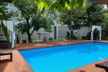 Hotel The Riviera Champasak