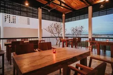 Hotel The Riviera Champasak