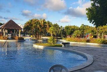 استراحتگاه Iloa Condo