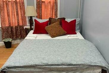 פנסיון A Spacious Room In Queens