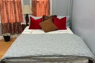 Majatalo A Spacious Room In Queens