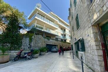 Pensão En Suite Rose On Rokova Street