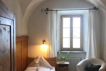 هتل Palazzo Mysanus Samedan