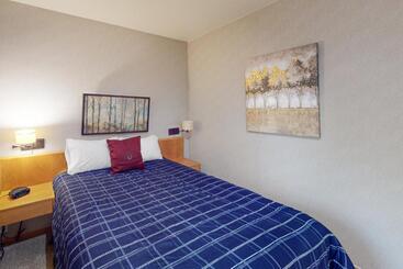 בית מלון כפרי River Bank Lodge