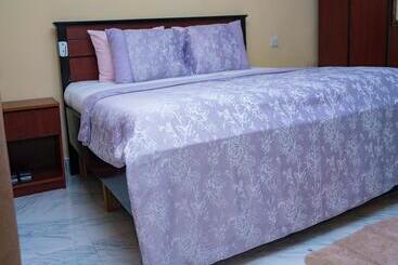 בית מלון כפרי La Viv Royal