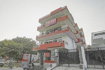 Hotel Oyo 84552 Live Ur Style