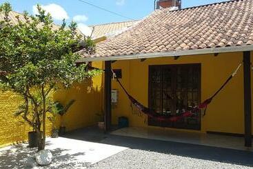 Alberg Pousada Bali Surf House  Suíte 1