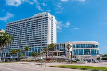 هتل آپارتمان Girasole Rentals