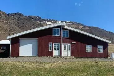 Majatalo Hvammur 2 Guesthouse Red House