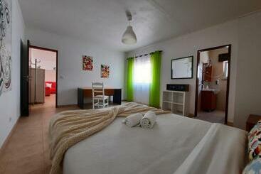 פנסיון Surf House Helena