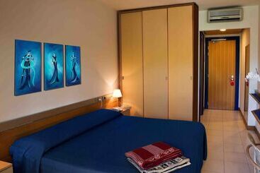 בית מלון כפרי African Beach