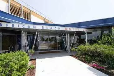 בית מלון כפרי African Beach