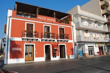 Hotel Petit