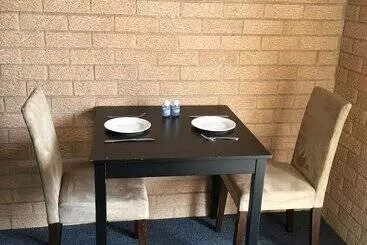 مُتل Golden Chain Aalana Motor Inn