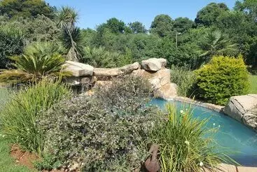 تختخواب و صبحانه Since 2006 African Silhouette Offers Safe, Tranquil And Highly Recommended Stays