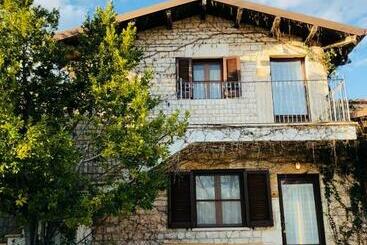 Отель Agriturismo Amicizia