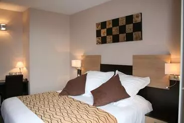 Hotel Auberge De La Petite Ferme, Super Besse Est, The Originals Relais