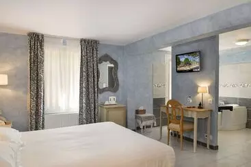 Hotel Logis Domaine De Valaudran