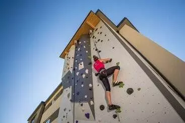 בית מלון כפרי Preidlhof Luxury Dolce Vita Resort