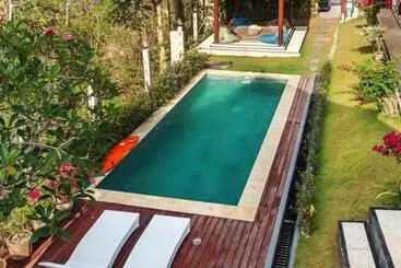 هتل Bombora Surf Camp