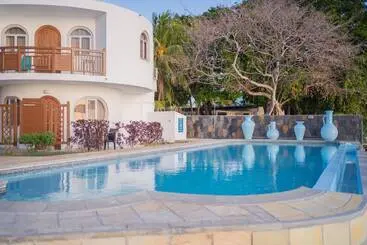 هتل Gold Beach Resort