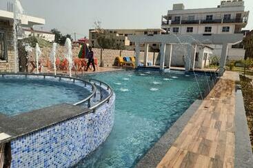 Hotel Holiday Beach Resort Mandarmani