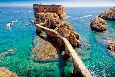 تختخواب و صبحانه Supertubos House Peniche