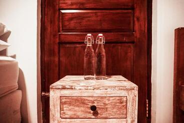 تختخواب و صبحانه Surfer Paradise Villas Bali