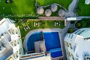 Artisan Family Hotels And Resort Collection Playa Esmeralda